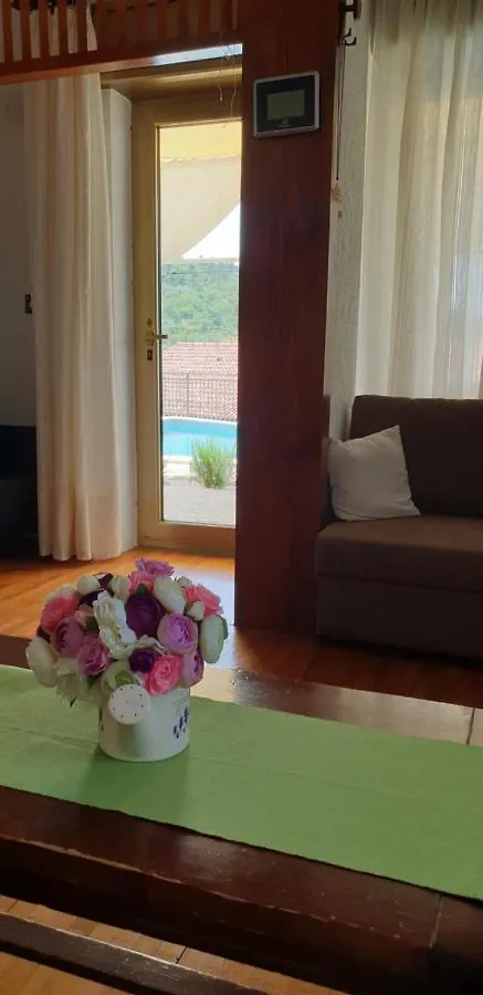 בית נופש Krizisce Kika'S Home