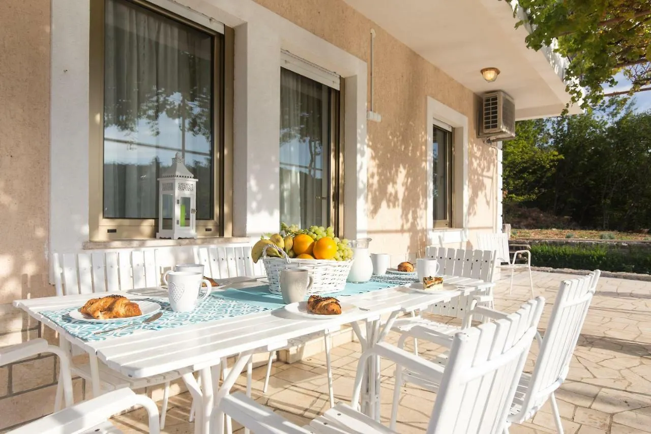 בית נופש Krizisce Kika'S Home